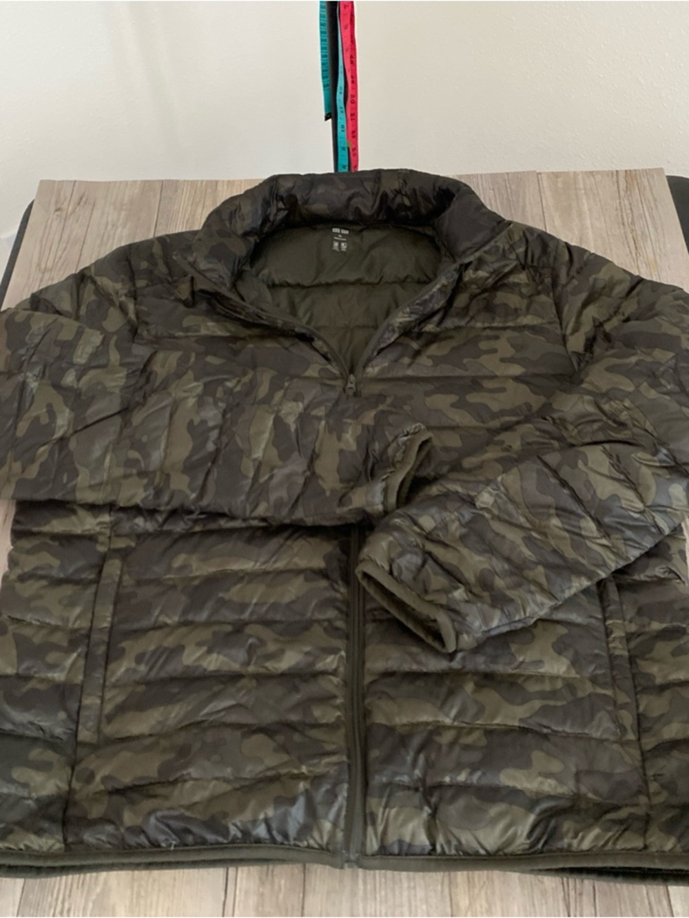UNIQLO Mens Lightweight Water Repellent Camouflage Puffer Jacket XL